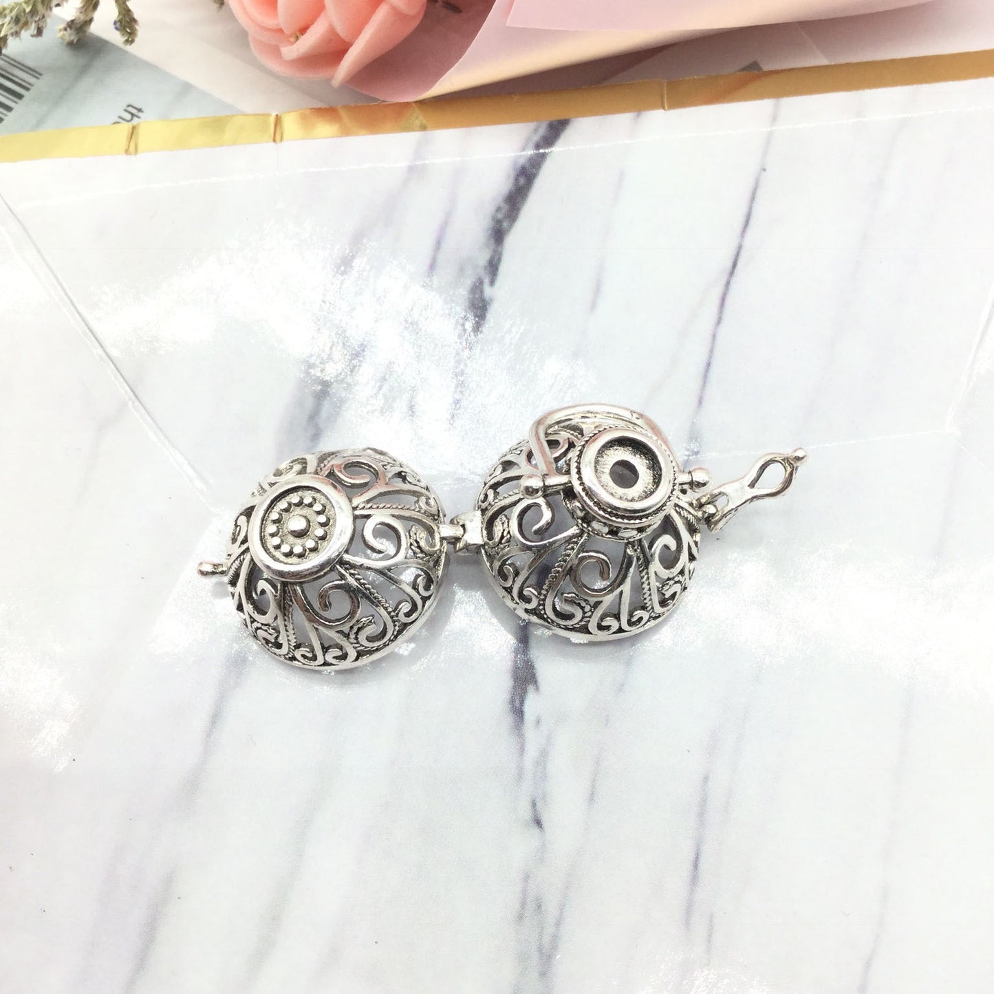vakkv HOTan and NEWn Style Necklace Ornament Volcanic Rock Pendant Magic Box Pendant Couple's Fashion All-Matching Pendant