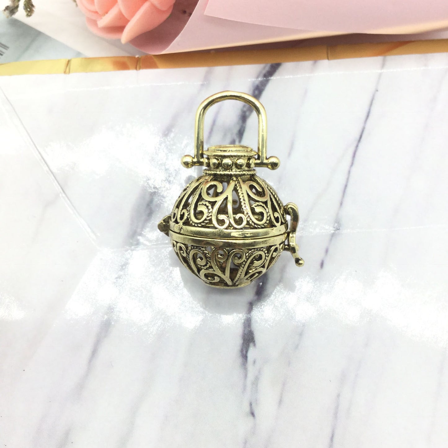 vakkv HOTan and NEWn Style Necklace Ornament Volcanic Rock Pendant Magic Box Pendant Couple's Fashion All-Matching Pendant