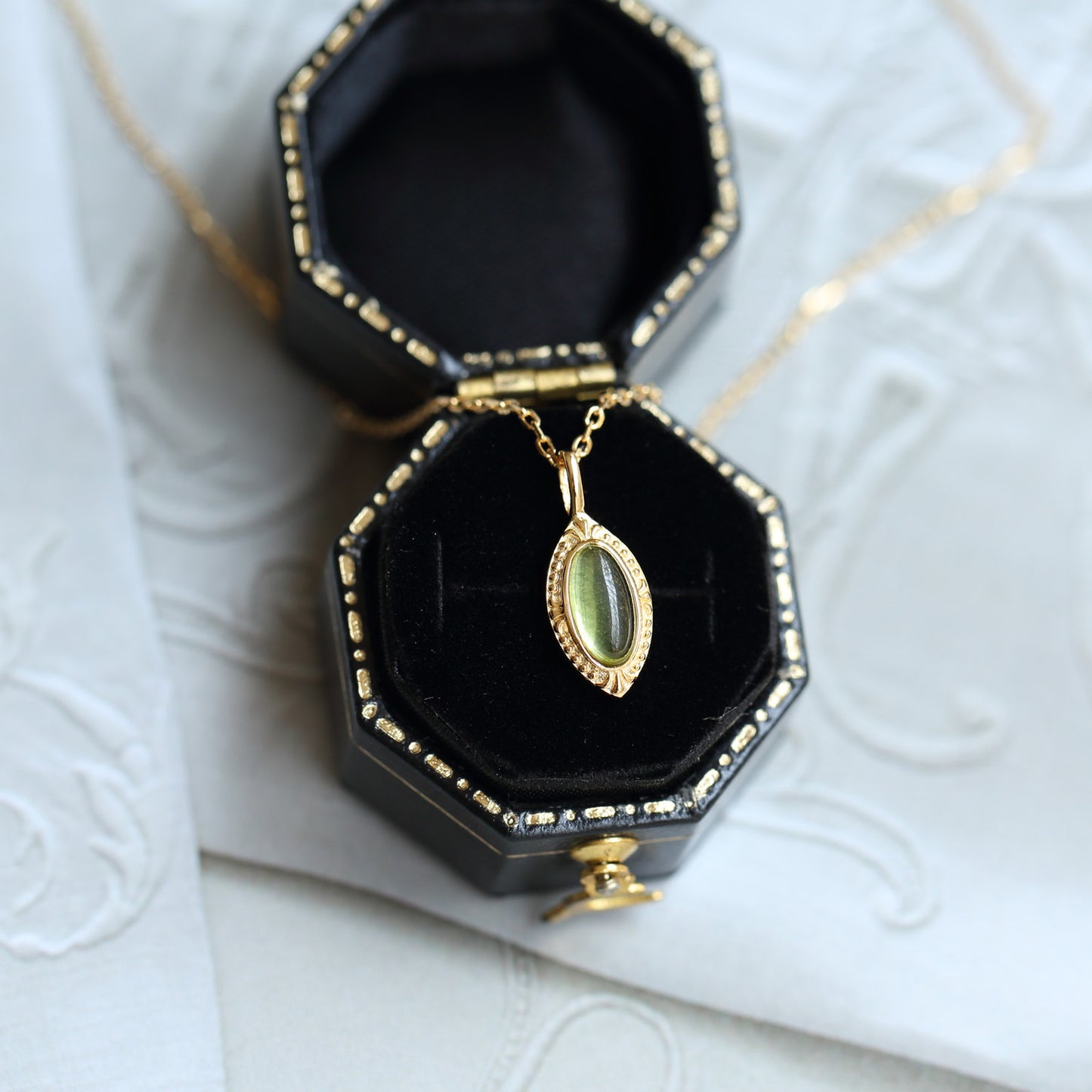 vakkv Japanese Entry Lux 925 Sterling Silver Necklace Green Natural Olivine Retro Exquisite Silver Plating 10K Gold Necklace