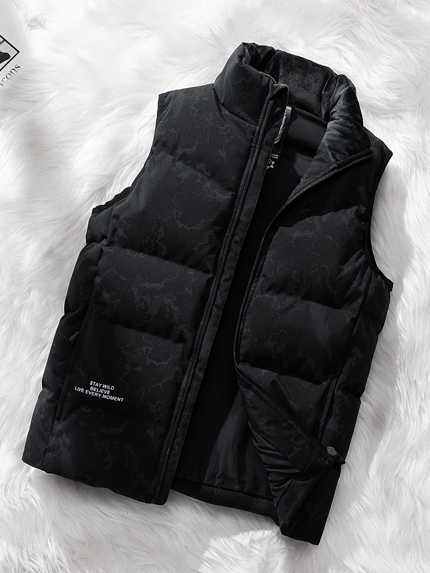 Men's Stylish Solid Sleeveless Down Jacket With Pockets, Casual Breathable Fleece Stand Collar Zip Up Warm Tank Top For City Walk Street Hanging Winter Outdoor Activities