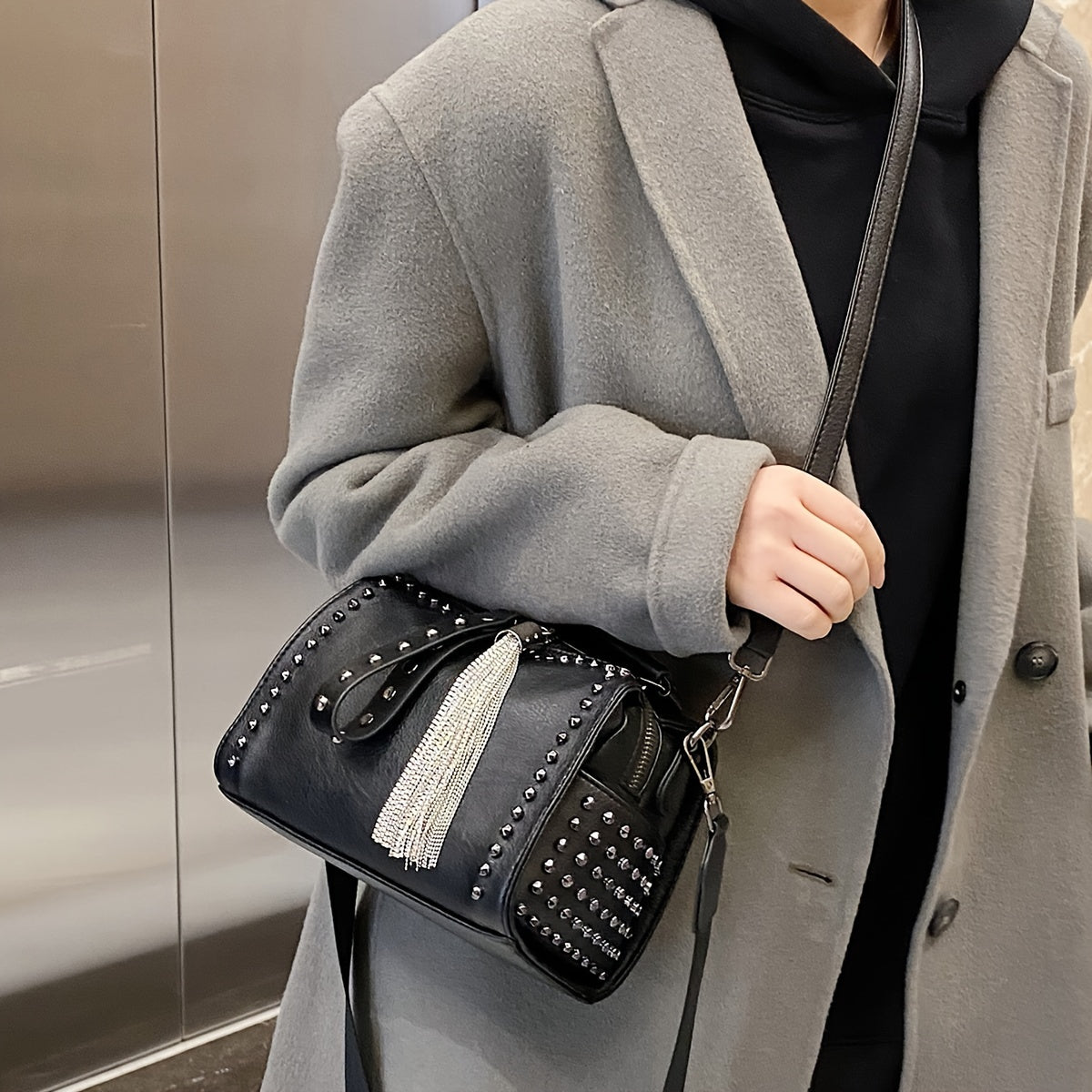 Vintage-Inspired Tassel Embellished Boston Handbag - Women's Fashion Crossbody Bag with Studded Decor, Chains Shoulder Strap, and Y2k Style Novelty Design - Perfect for Wedding Party, Designer Messenger Purse with Punk Rock Flair