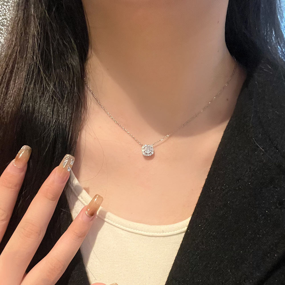 vakkv Summer Cube Sugar Necklace Princess Light Luxury Titanium Steel No Fading Clavicle Chain All-Match Necklace Ornament Wholesale