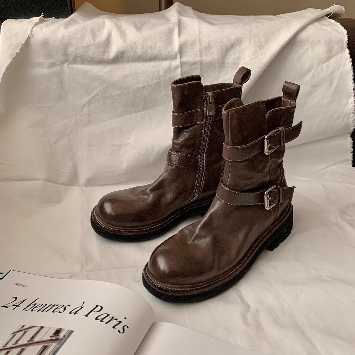 2025 Cowhide version~ Grape mother same shoes washed with shrinkage pattern cowhide belt buckle thick heel thick sole thin short boots autumn and winter