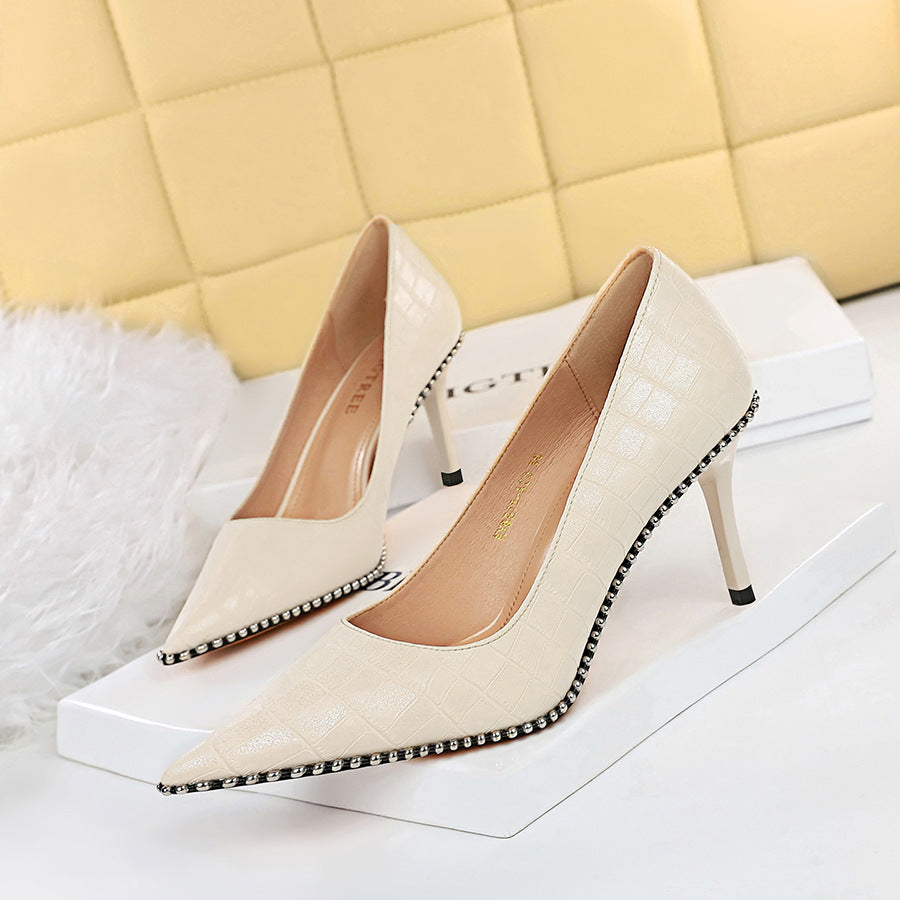 2025 9611-A8 retro fashion women's shoes, thin heels, high heels, shallow mouth, pointed metal beads, rivets, nightclub shoes