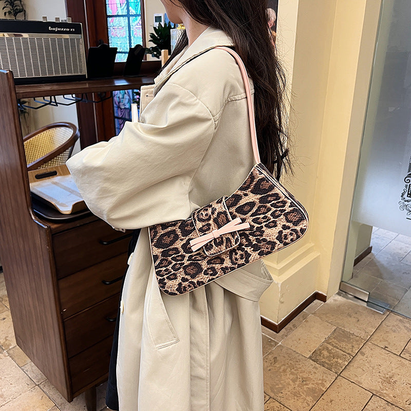 VAKKV 2025 Premium sense niche leopard print bag women's popular new popular versatile shoulder underarm bag Spice girl style small bag