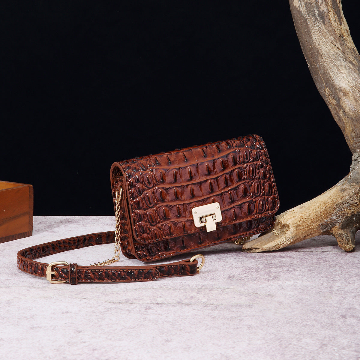 VAKKV Popular, 2025, New Middle East for New Crossbody One Shoulder Retro Women's Bag Multi-colored Crocodile Pattern Brahman