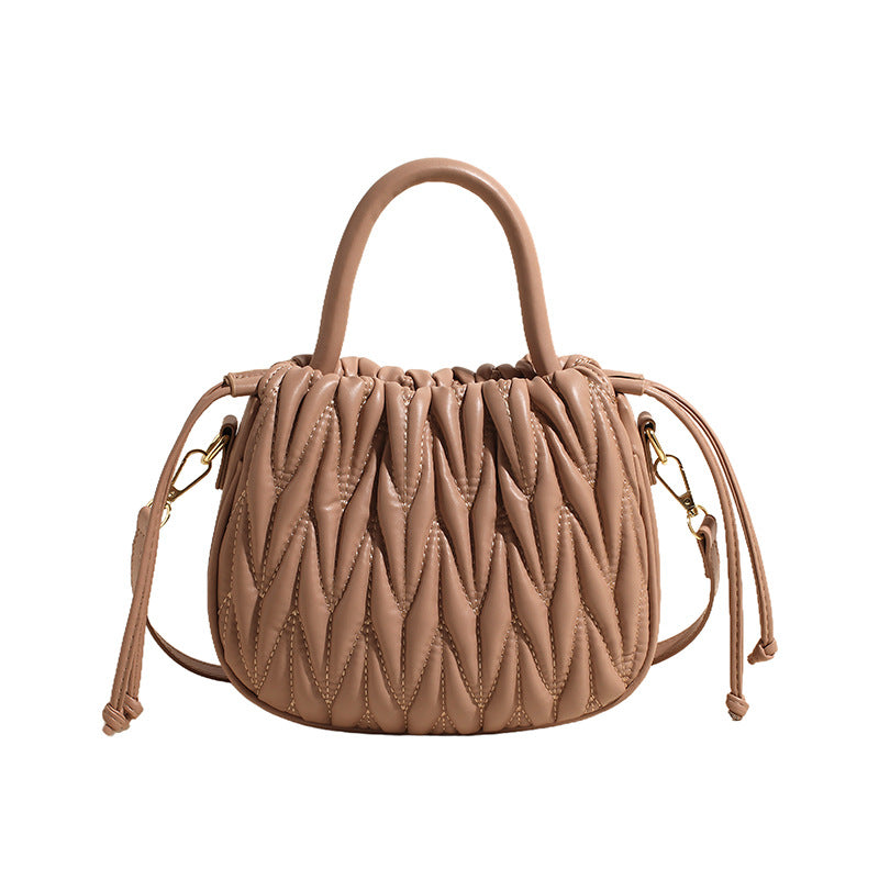 VAKKV 2025 Hand carrying fashionable pleated bucket bag women's popular new Korean version trendy shoulder bag for commuting to work large-capacity women's bag