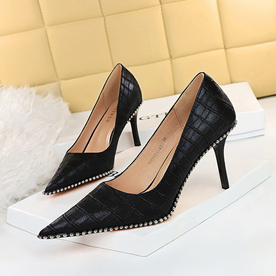 2025 9611-A8 retro fashion women's shoes, thin heels, high heels, shallow mouth, pointed metal beads, rivets, nightclub shoes