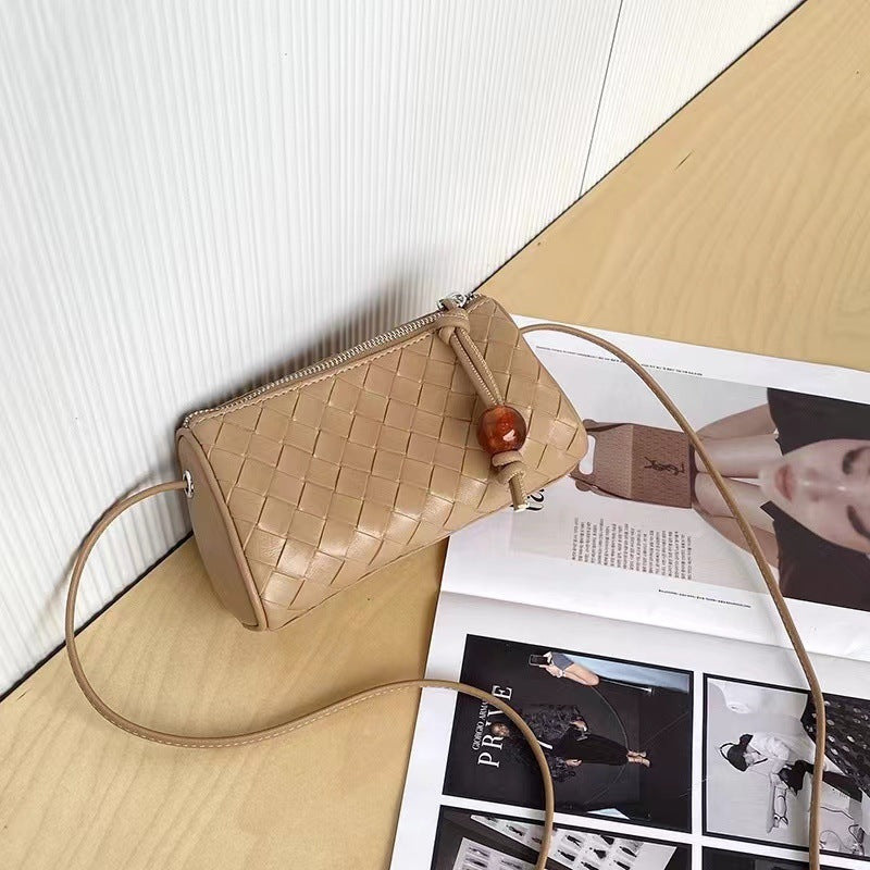 VAKKV 2025 Strictly selected leather women's bags, pillow bags, women's 24 new versatile high-end shoulder messenger bags, women's woven mobile phone bags