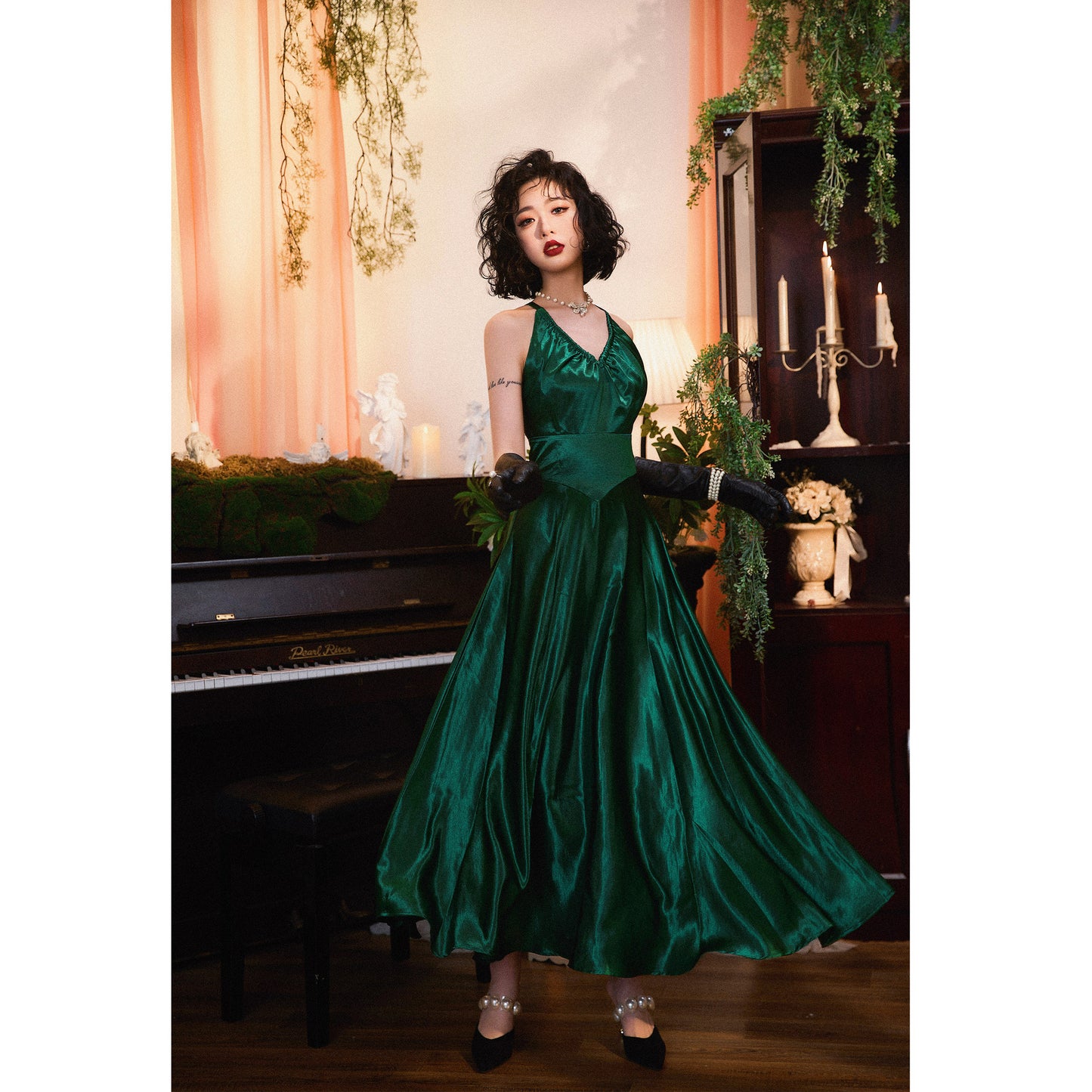 VAKKV Summer New Sexy Backless Halter Grandma Green Graceful and Fashionable White Evening Dress Dress 67842