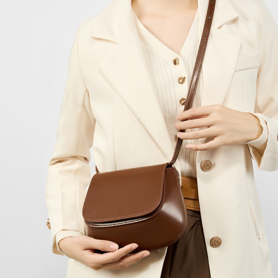 2025 Niche fashion shoulder women's bag new chestnut bag texture retro saddle bag messenger bag