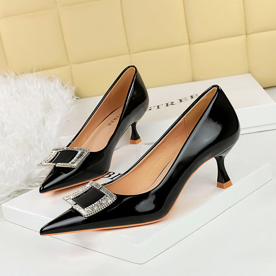 2025 1961-K71 style fashion banquet spring and autumn women's shoes middle heel patent leather shallow mouth pointed metal rhinestone buckle single shoes