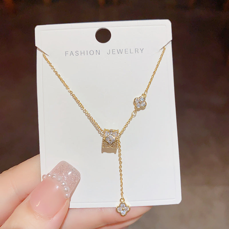 Light Luxury Minority Design High-Grade Small Waist Four-Leaf Flower Necklace Tassel Sweet Refined Stylish and Versatile Clavicle Chain
