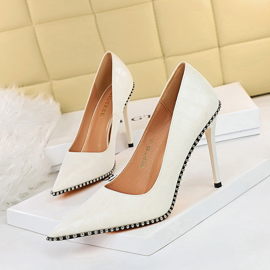 2025 9611-A8 retro fashion women's shoes, thin heels, high heels, shallow mouth, pointed metal beads, rivets, nightclub shoes