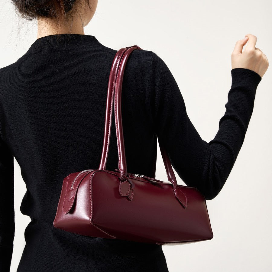 2025 niche design armpit bag large capacity versatile long baguette women's bag commuter cowhide handbag