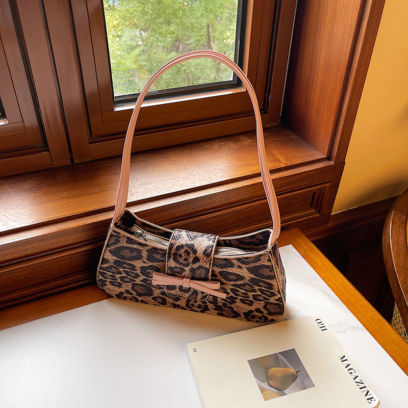 VAKKV 2025 Premium sense niche leopard print bag women's popular new popular versatile shoulder underarm bag Spice girl style small bag