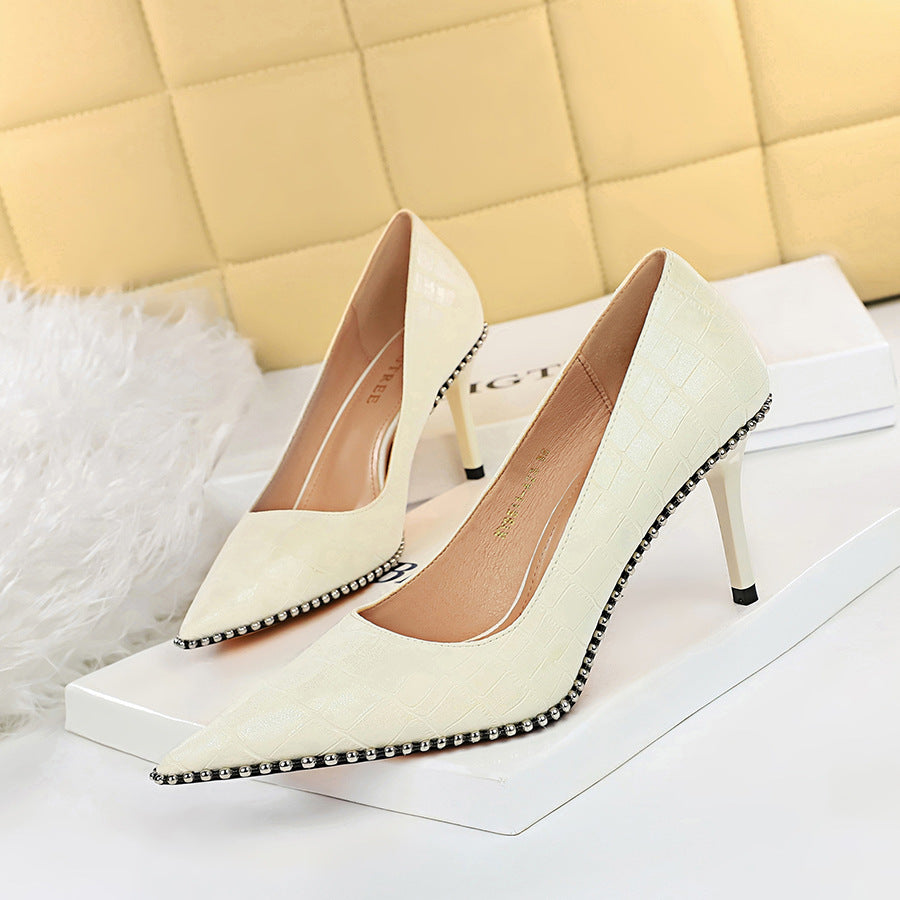 2025 9611-A8 retro fashion women's shoes, thin heels, high heels, shallow mouth, pointed metal beads, rivets, nightclub shoes