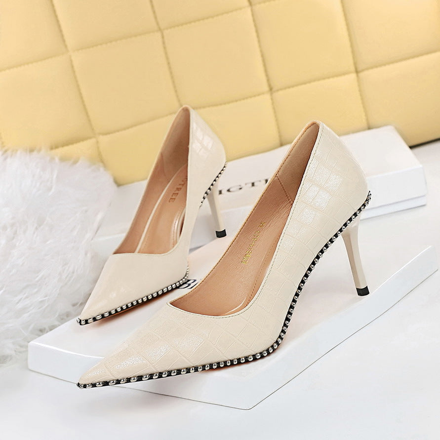 2025 9611-A8 retro fashion women's shoes, thin heels, high heels, shallow mouth, pointed metal beads, rivets, nightclub shoes