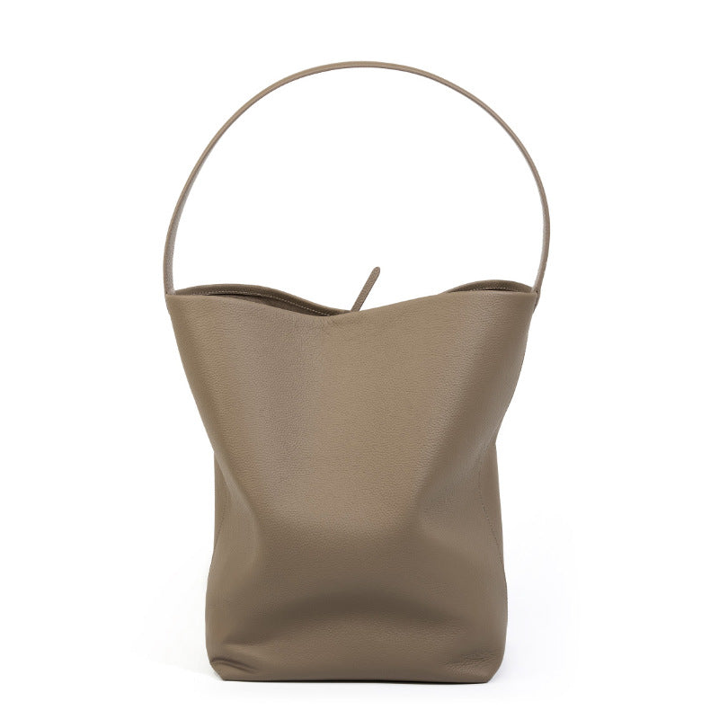 2025 The first layer of cowhide large-capacity women's bag versatile bucket bag popular new commuter shoulder bag lazy wind tote bag