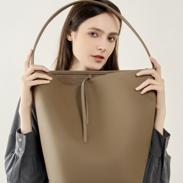 2025 The first layer of cowhide large-capacity women's bag versatile bucket bag popular new commuter shoulder bag lazy wind tote bag