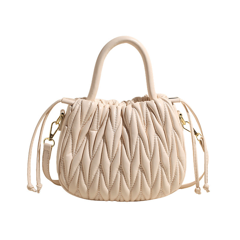 VAKKV 2025 Hand carrying fashionable pleated bucket bag women's popular new Korean version trendy shoulder bag for commuting to work large-capacity women's bag
