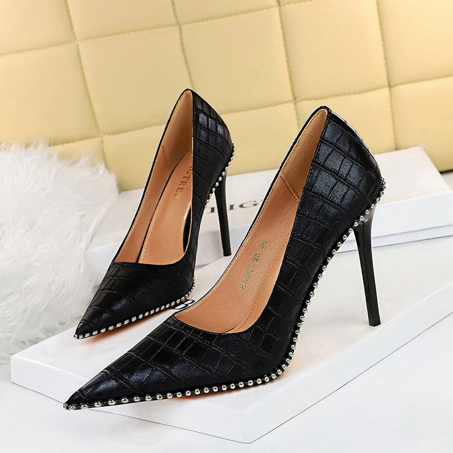 2025 9611-A8 retro fashion women's shoes, thin heels, high heels, shallow mouth, pointed metal beads, rivets, nightclub shoes
