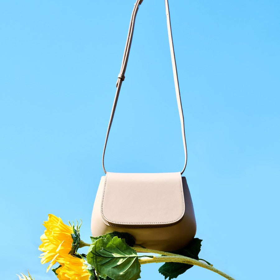 2025 Niche fashion shoulder women's bag new chestnut bag texture retro saddle bag messenger bag
