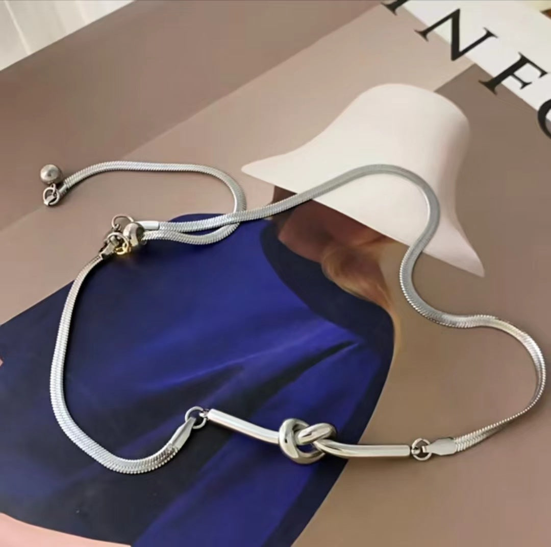 New Knotted Necklace Titanium Steel No Fading Cold Style Temperament Wild Short Sobbing Clavicle Chain Sweater Chain