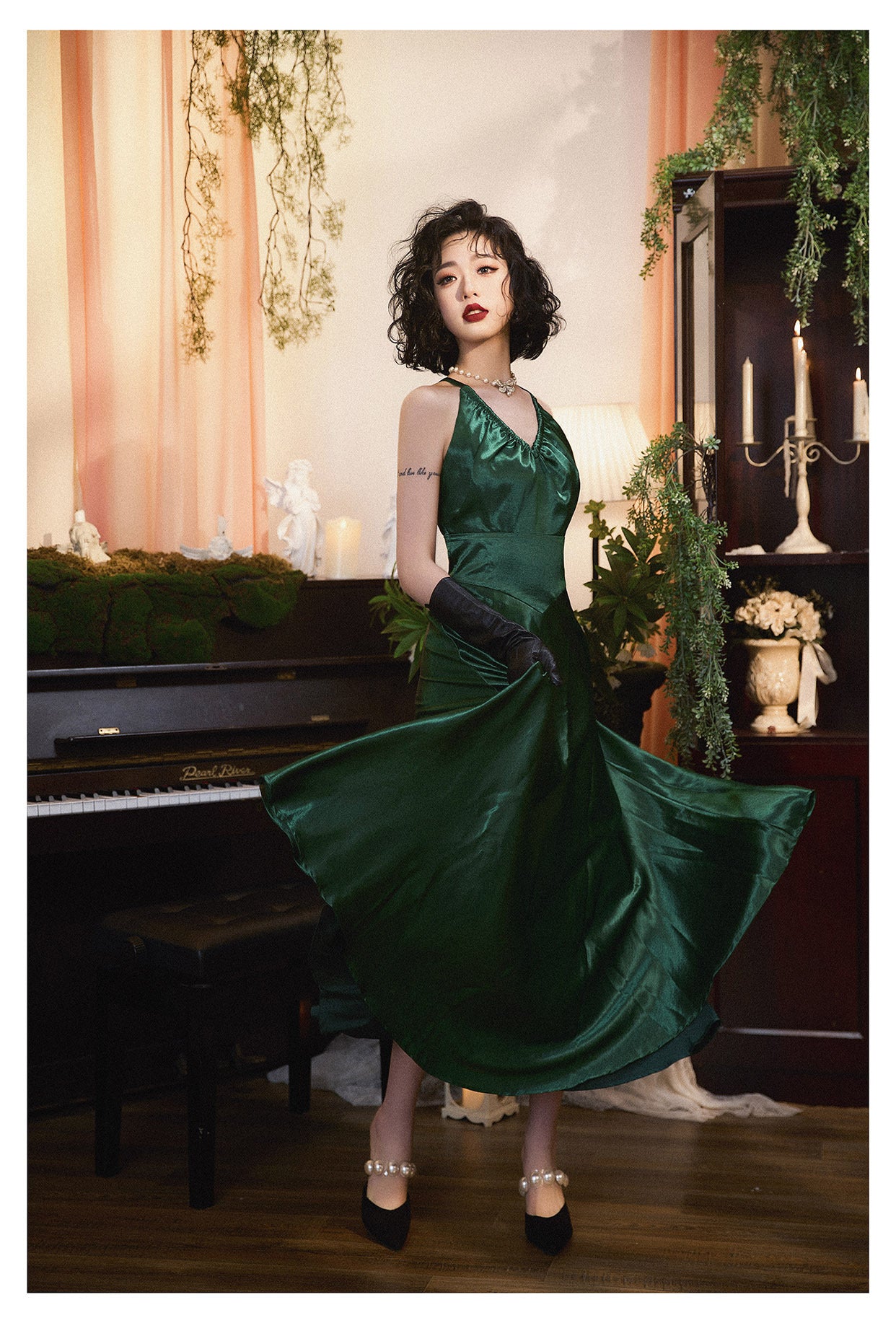 VAKKV Summer New Sexy Backless Halter Grandma Green Graceful and Fashionable White Evening Dress Dress 67842