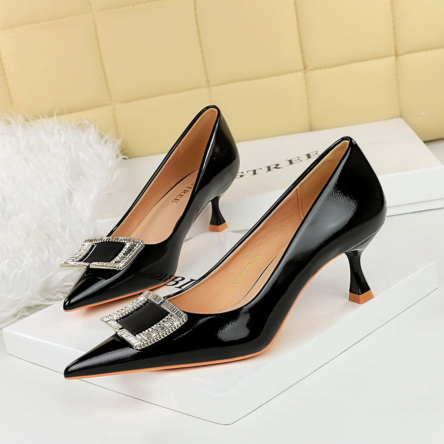 2025 1961-K71 style fashion banquet spring and autumn women's shoes middle heel patent leather shallow mouth pointed metal rhinestone buckle single shoes