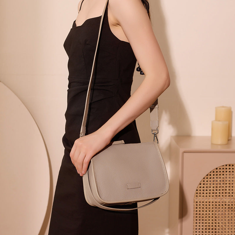 VAKKV 2025 The first layer of cowhide soft leather wide shoulder strap messenger bag women's popular new large-capacity leather simple shoulder armpit bag
