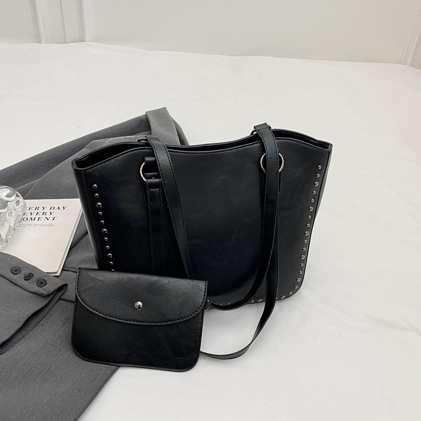 Women's Fashion Tote Bag with Rivet Detailing, Large Capacity Shoulder Handbag, PU Leather with Zipper Closure, Edge Painted, Multipurpose for Work and Daily Use