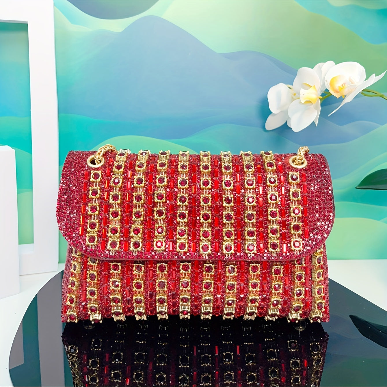 Glamorous Sparkling Rhinestone Evening Clutch - Shimmering Compact Purse with Adjustable Metallic Chain - Perfect for Dinners & Parties