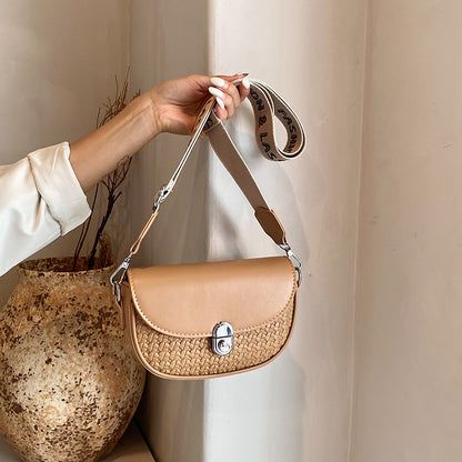 VAKKV 2025 Korean niche bag women's popular new trendy retro saddle bag premium Popular style messenger imitation woven small bag