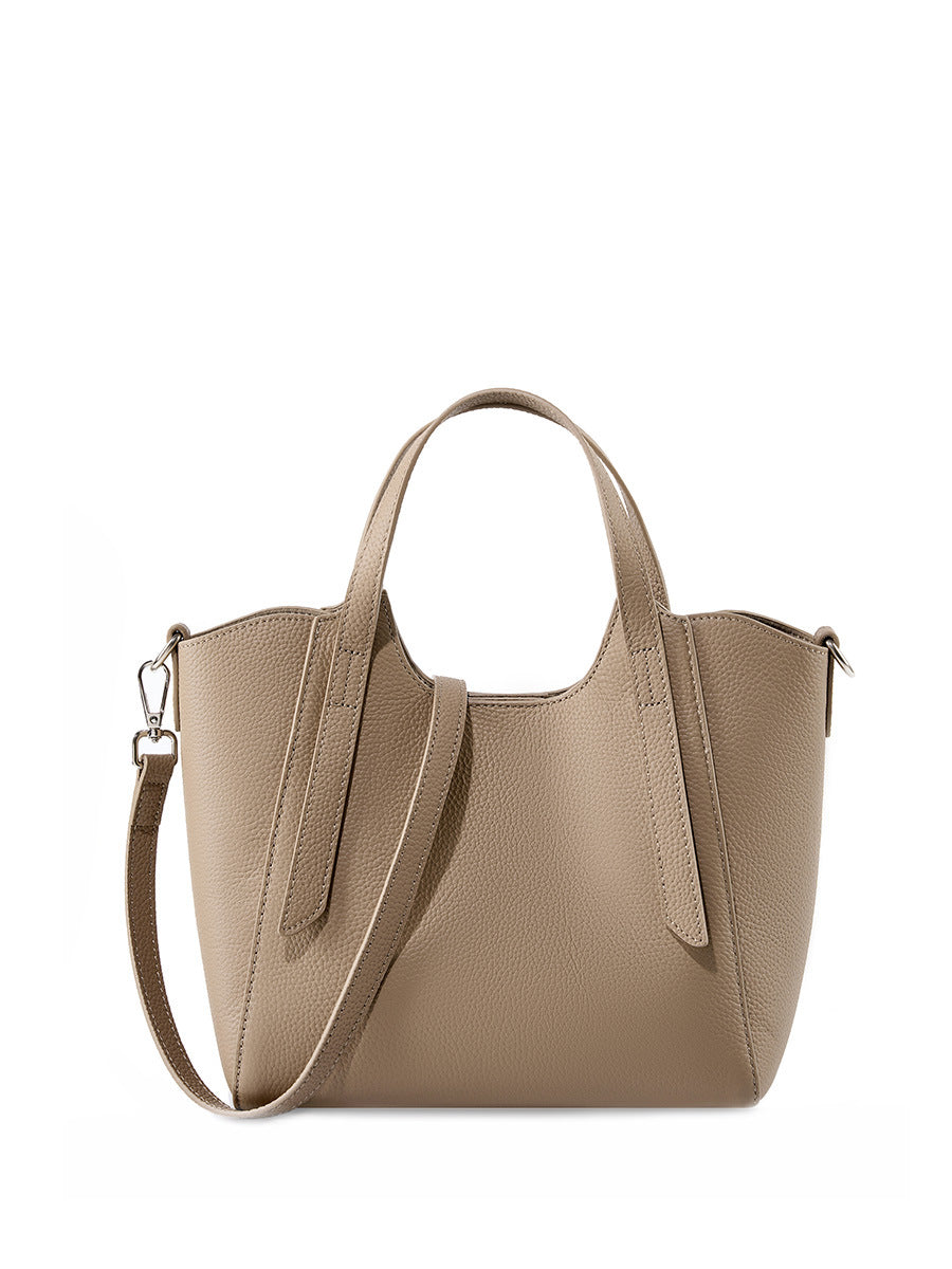 2025 The first layer of cowhide women's bag commuter texture hand bag popular new trend shoulder messenger bag