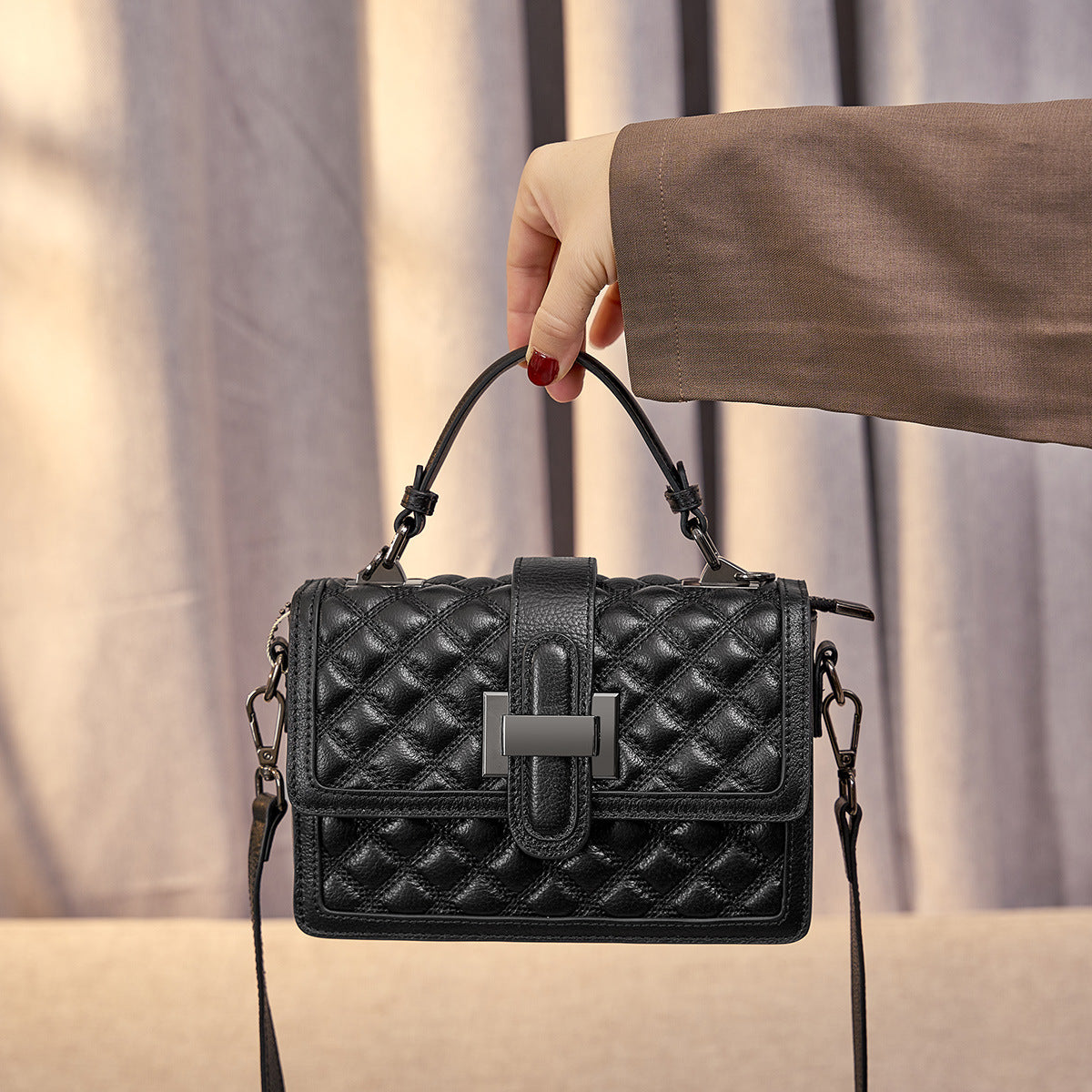 2025 Fashion versatile texture rhombus messenger bag 2023 summer new women's bag leather handbag first layer leather bag