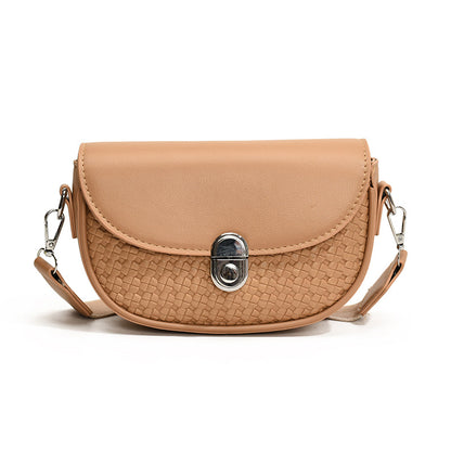 VAKKV 2025 Korean niche bag women's popular new trendy retro saddle bag premium Popular style messenger imitation woven small bag