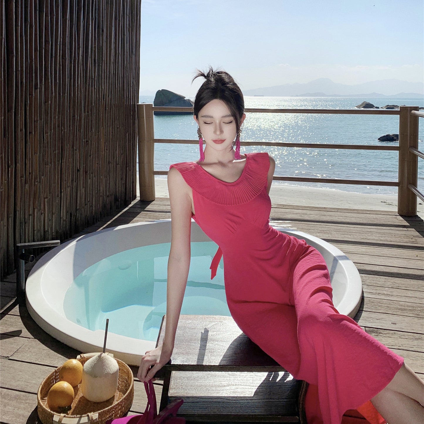 2025 design pressure-folded lotus leaf V-neck sleeveless dress temperament sweet age-reducing rose red seaside beach dress