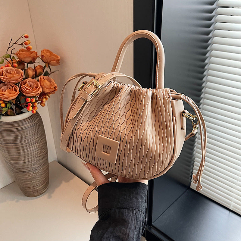 VAKKV 2025 Folded cloud bag women's popular new fashion versatile shoulder messenger bag premium texture drawstring bucket bag