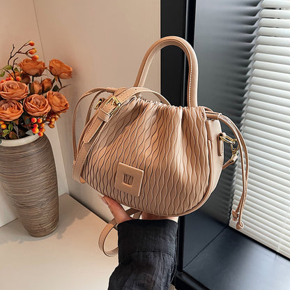 VAKKV 2025 Folded cloud bag women's popular new fashion versatile shoulder messenger bag premium texture drawstring bucket bag