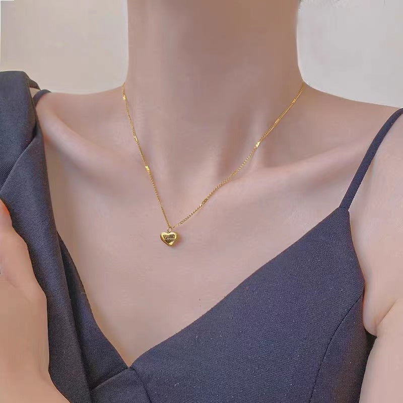 New Love Heart Necklace Internet Celebrity Same Simple Temperament Entry Lux Necklace Peach Heart Clavicle Chain Necklace Ornament