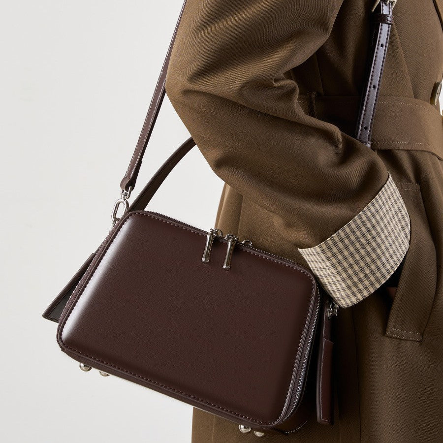 2025 Commuter leather small square bag versatile portable women's bag popular autumn and winter new niche design shoulder messenger bag