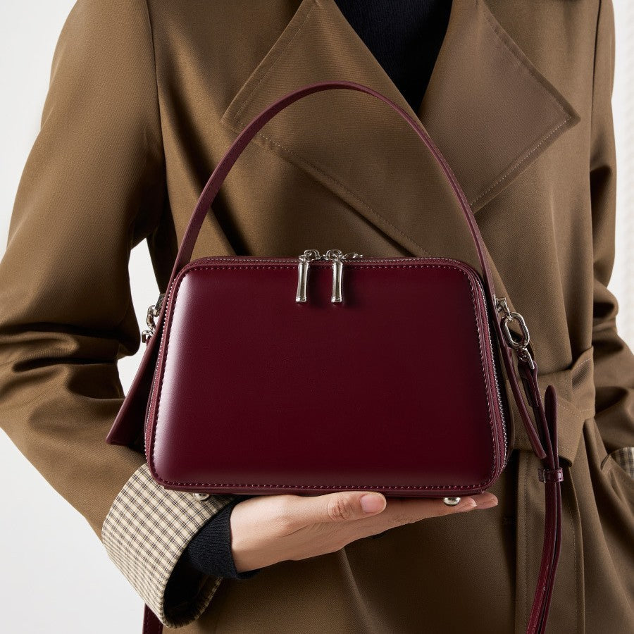 2025 Commuter leather small square bag versatile portable women's bag popular autumn and winter new niche design shoulder messenger bag
