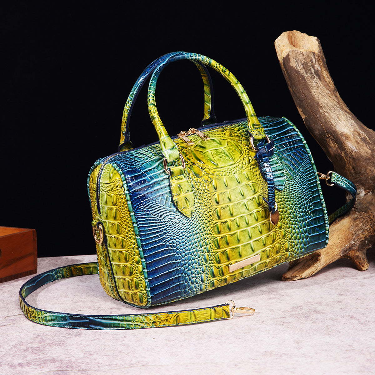 VAKKV New 2025 New  independent station hand-held armpit messenger travel retro women's bag Brahman crocodile pattern