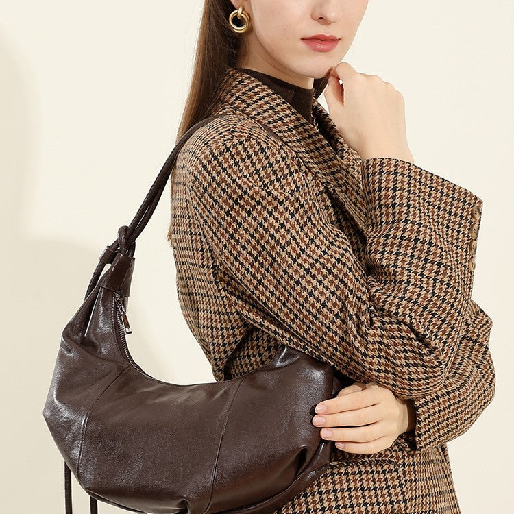 2025 Leather fashion shoulder armpit bag popular autumn and winter new commuter retro croissant bag messenger bag