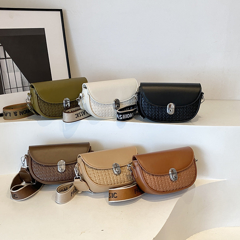 VAKKV 2025 Korean niche bag women's popular new trendy retro saddle bag premium Popular style messenger imitation woven small bag
