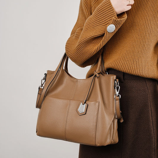 2025 The first layer of cowhide large bag, shoulder portable women's bag popular new retro large-capacity tote bag, genuine leather messenger bag.