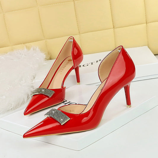 2025 638-AK67 banquet women's shoes fine heel glossy patent leather shallow mouth pointed side hollow rhinestone metal decorative women's shoes