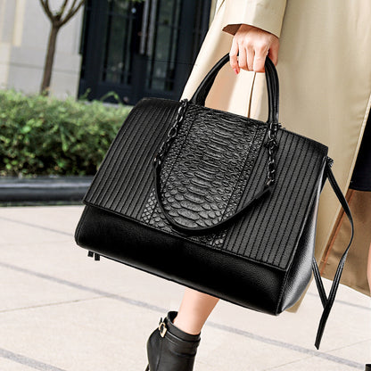2025 handbag texture crocodile pattern large-capacity shoulder bag autumn and winter new women's bag high-end light luxury tote bag