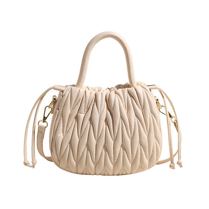 VAKKV 2025 Hand carrying fashionable pleated bucket bag women's popular new Korean version trendy shoulder bag for commuting to work large-capacity women's bag
